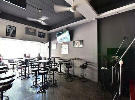 Escobar Guesthouse Jomtien Beach Buitenkant foto