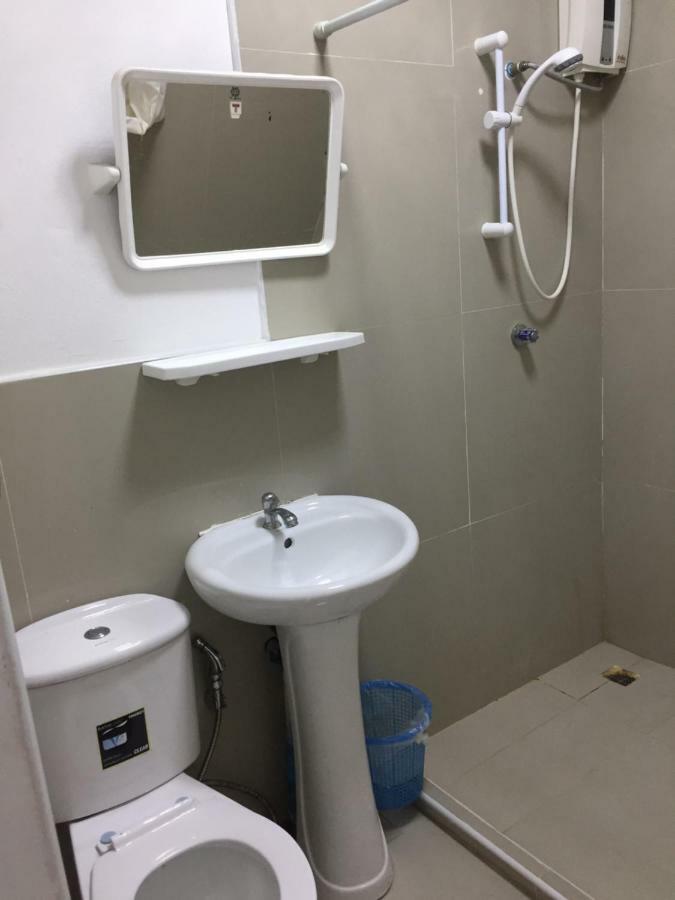 Escobar Guesthouse Jomtien Beach Buitenkant foto