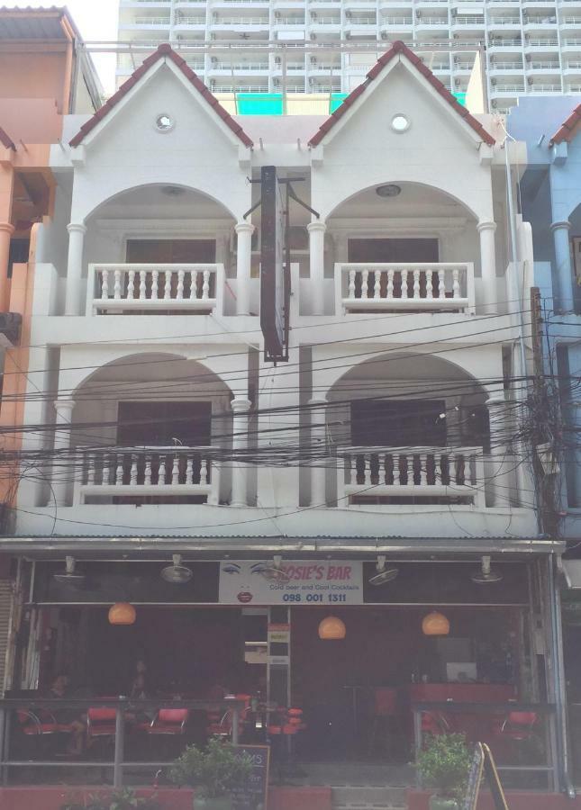Escobar Guesthouse Jomtien Beach Buitenkant foto
