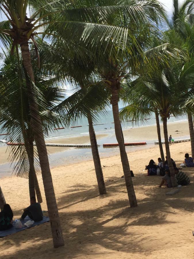 Escobar Guesthouse Jomtien Beach Buitenkant foto