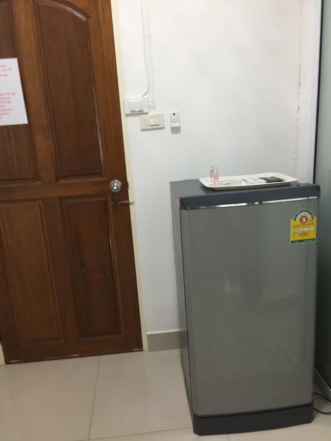 Escobar Guesthouse Jomtien Beach Buitenkant foto