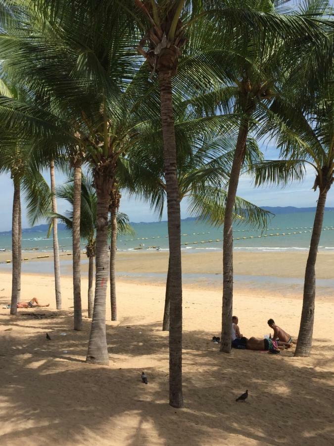 Escobar Guesthouse Jomtien Beach Buitenkant foto