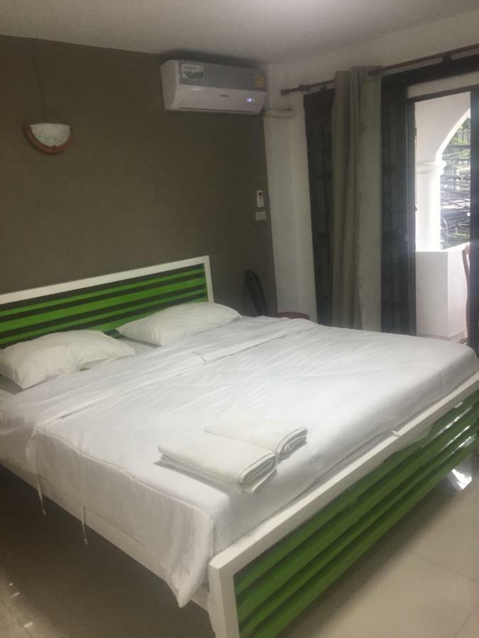 Escobar Guesthouse Jomtien Beach Buitenkant foto