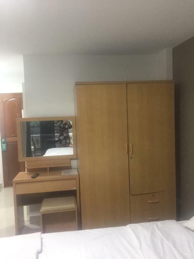 Escobar Guesthouse Jomtien Beach Buitenkant foto
