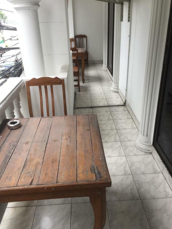 Escobar Guesthouse Jomtien Beach Buitenkant foto