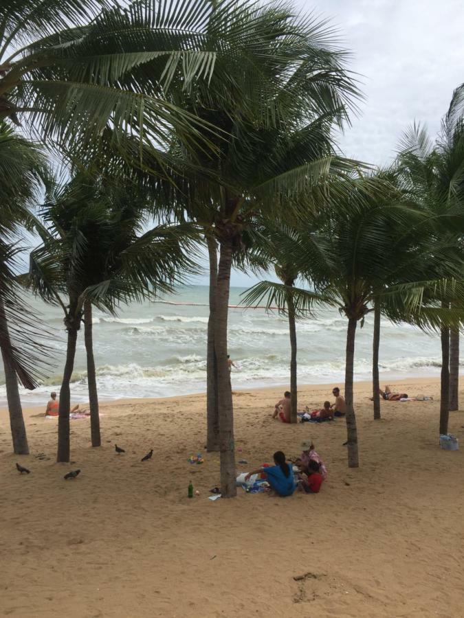 Escobar Guesthouse Jomtien Beach Buitenkant foto