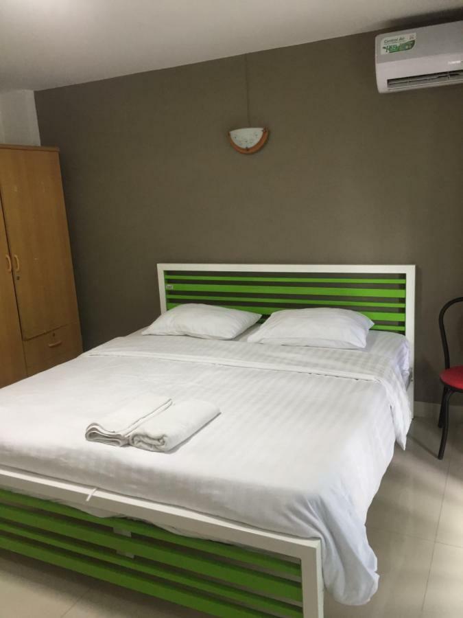 Escobar Guesthouse Jomtien Beach Buitenkant foto