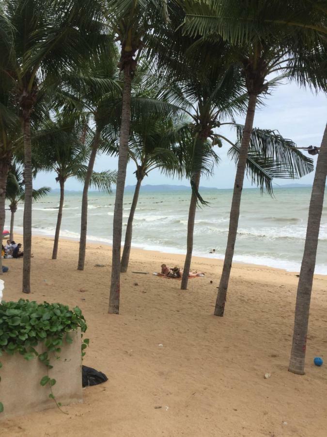 Escobar Guesthouse Jomtien Beach Buitenkant foto