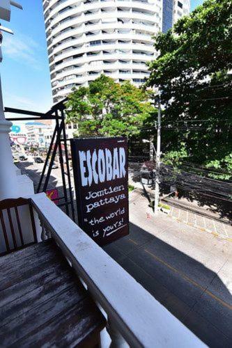 Escobar Guesthouse Jomtien Beach Buitenkant foto