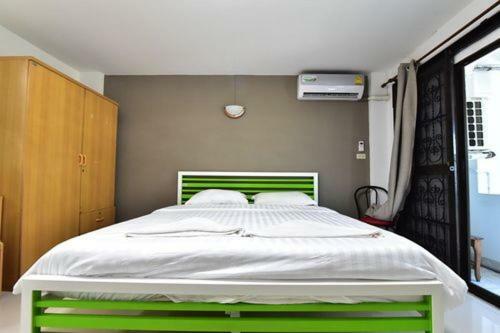 Escobar Guesthouse Jomtien Beach Buitenkant foto