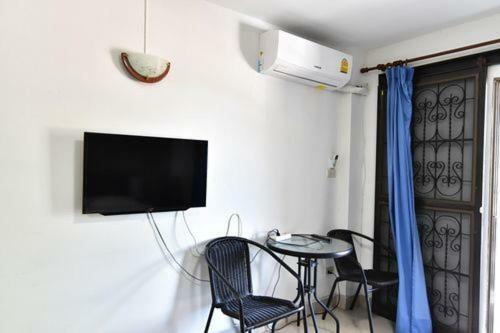 Escobar Guesthouse Jomtien Beach Buitenkant foto