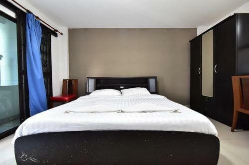 Escobar Guesthouse Jomtien Beach Buitenkant foto