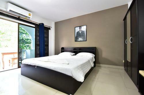 Escobar Guesthouse Jomtien Beach Buitenkant foto